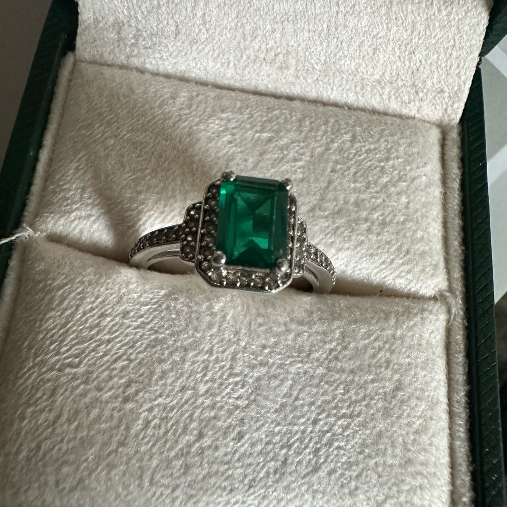 Green Gemstone Ring - image 3